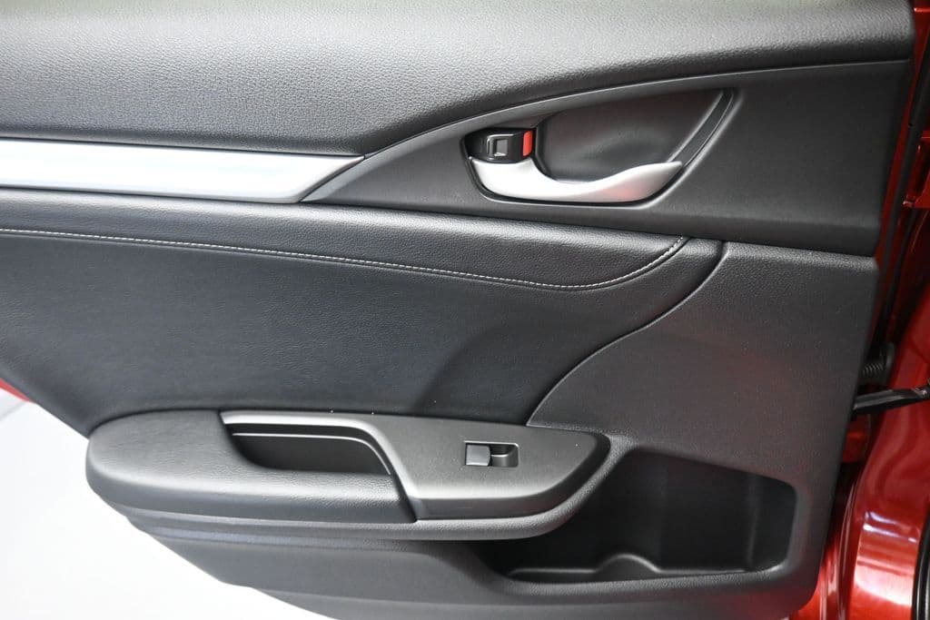 2019 Honda Civic Touring, photo 33 of 64