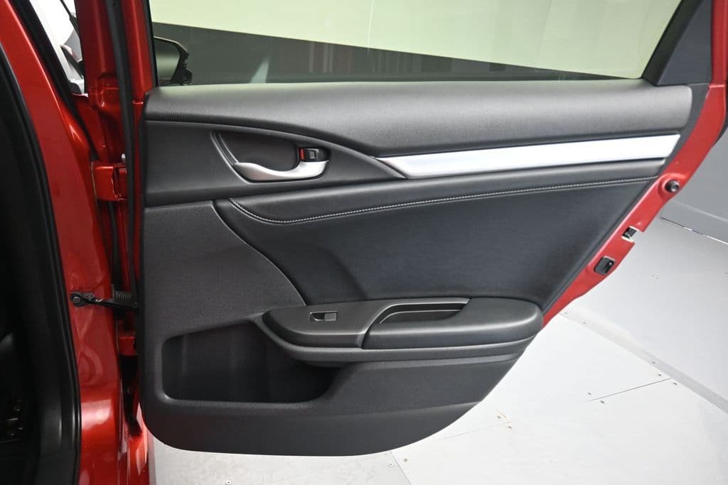 2019 Honda Civic Touring, photo 37 of 64