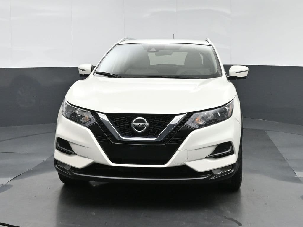 2022 Nissan Rogue Sport SV, photo 2 of 55