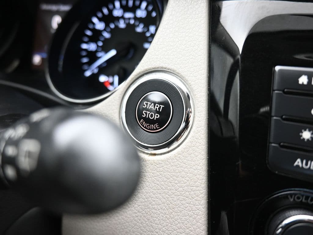2022 Nissan Rogue Sport SV, photo 21 of 55