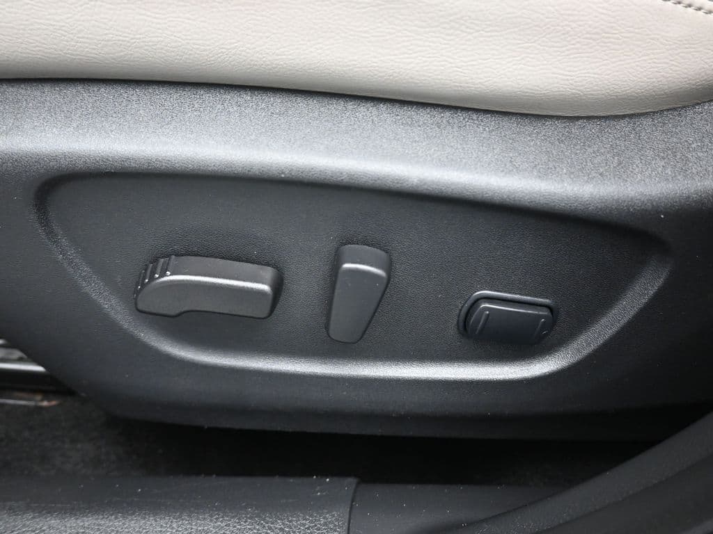 2022 Nissan Rogue Sport SV, photo 12 of 55