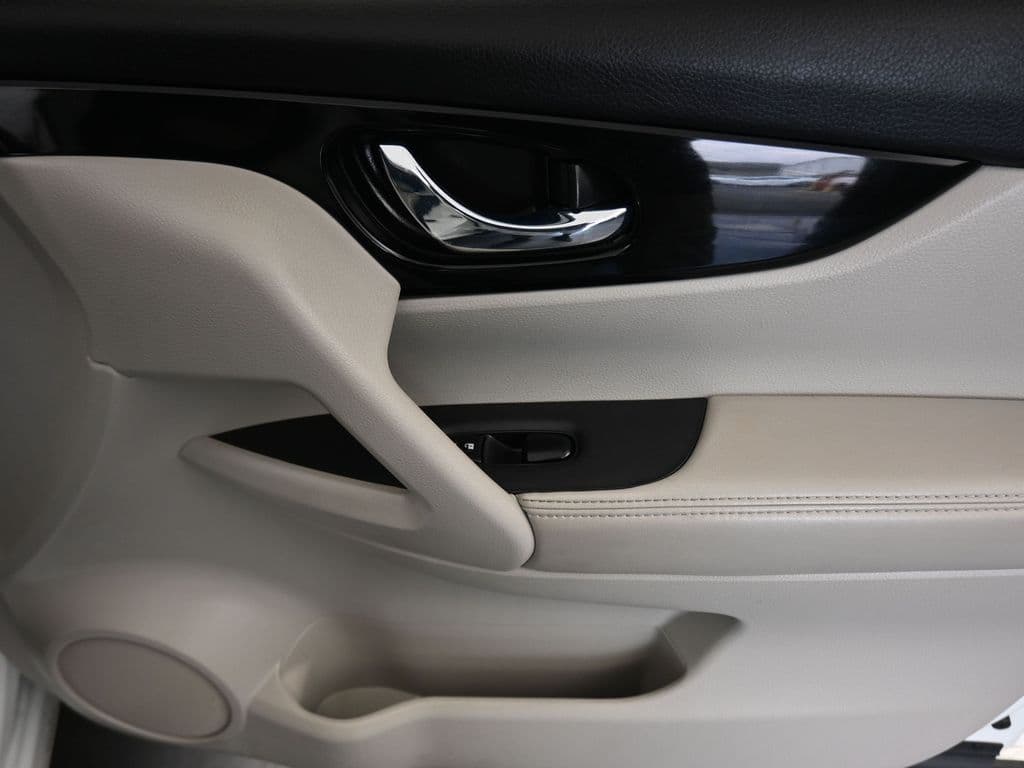 2022 Nissan Rogue Sport SV, photo 37 of 55