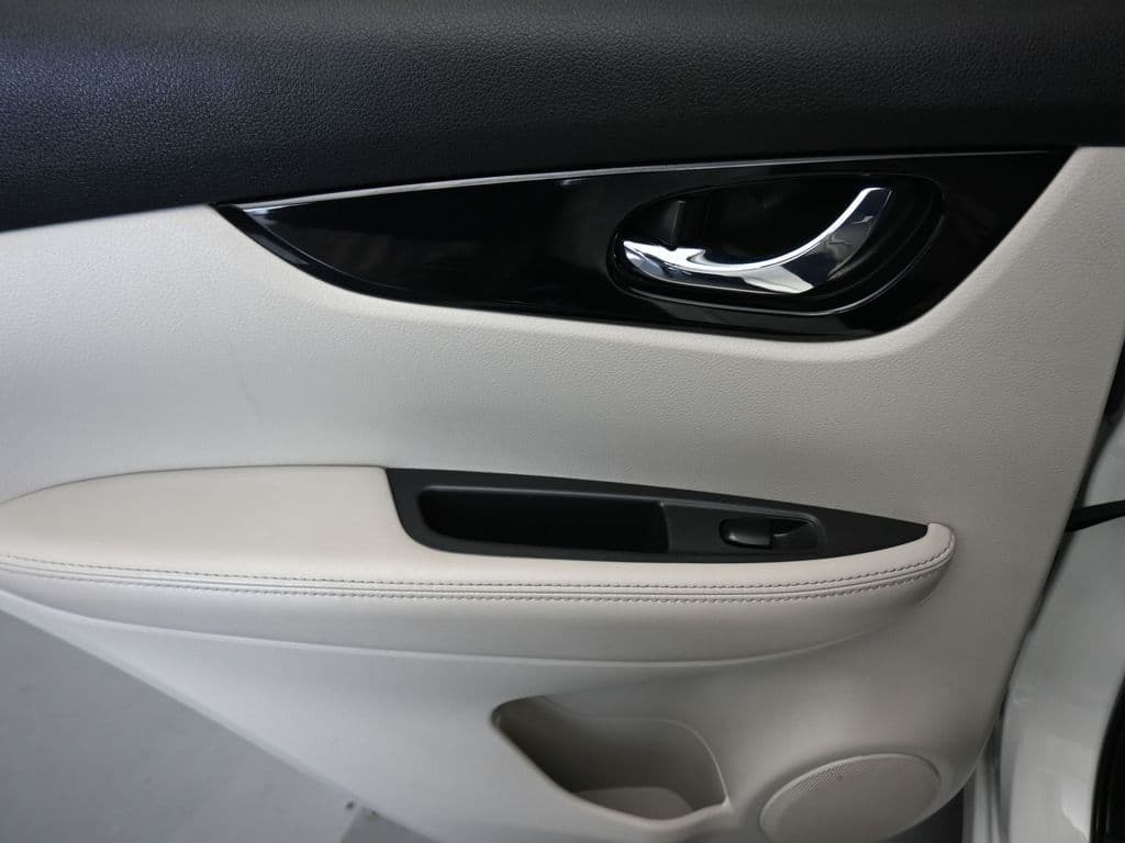 2022 Nissan Rogue Sport SV, photo 28 of 55