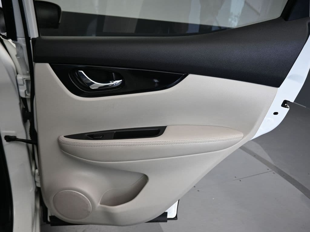 2022 Nissan Rogue Sport SV, photo 32 of 55