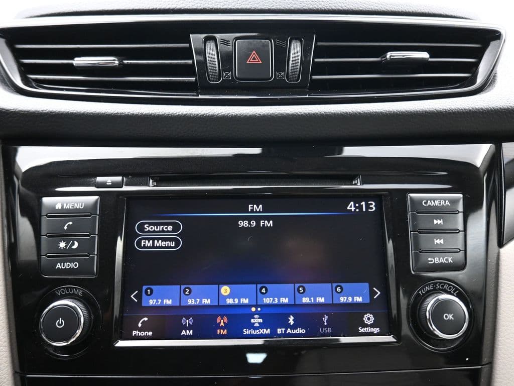 2022 Nissan Rogue Sport SV, photo 16 of 55