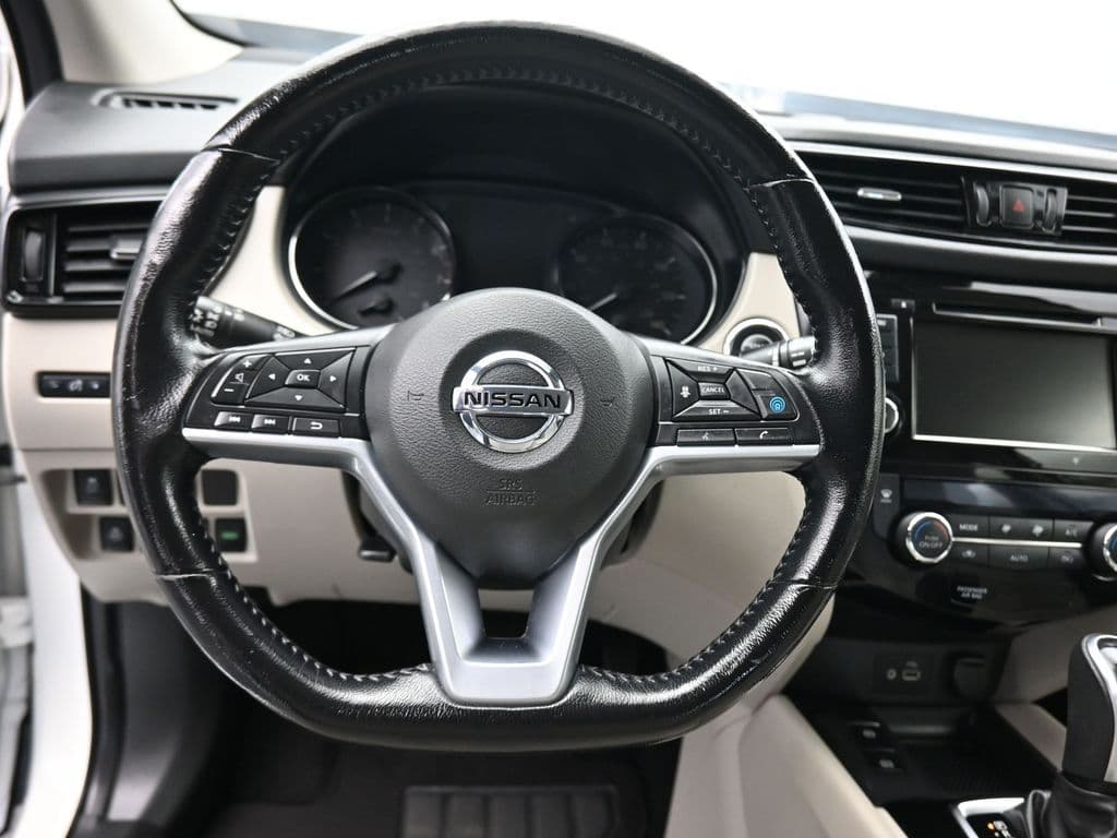 2022 Nissan Rogue Sport SV, photo 14 of 55