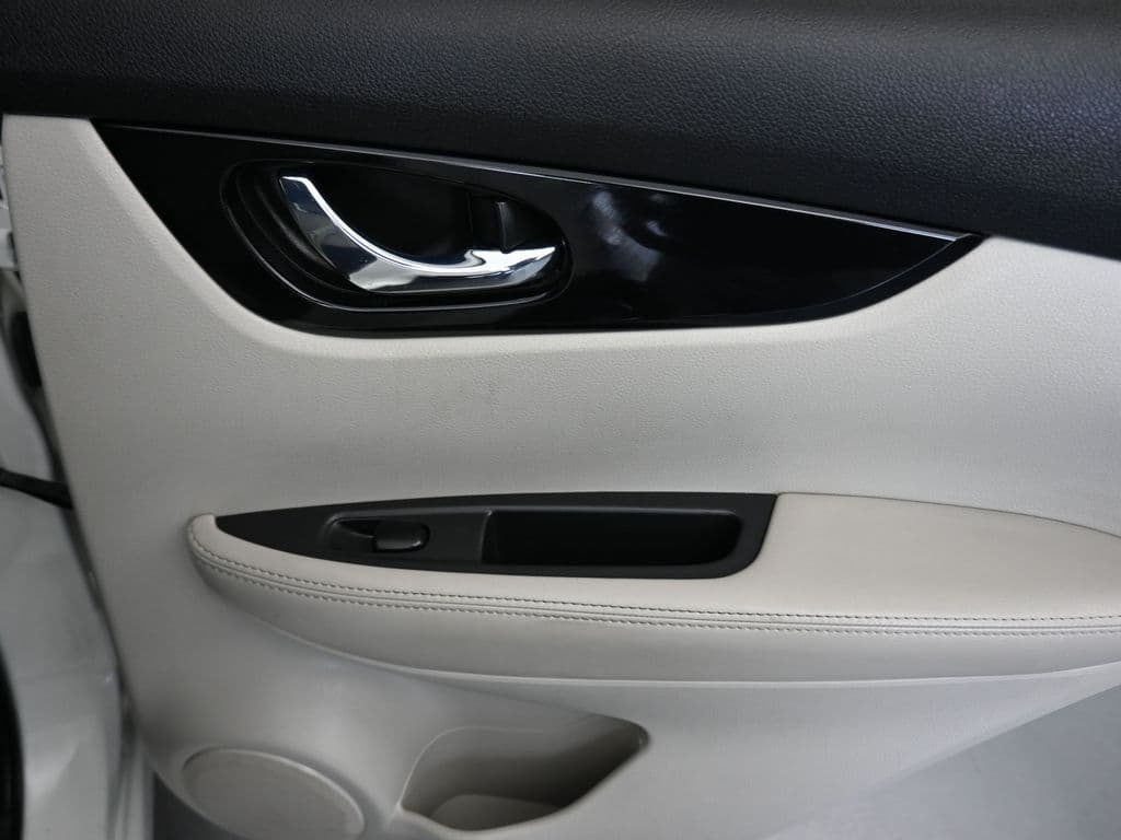 2022 Nissan Rogue Sport SV, photo 33 of 55