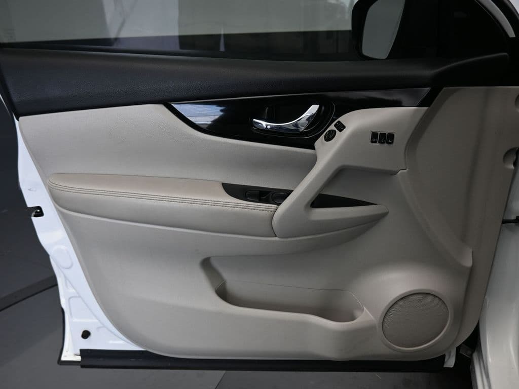 2022 Nissan Rogue Sport SV, photo 9 of 55