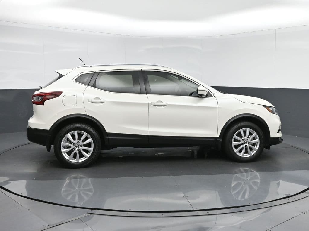 2022 Nissan Rogue Sport SV, photo 8 of 55
