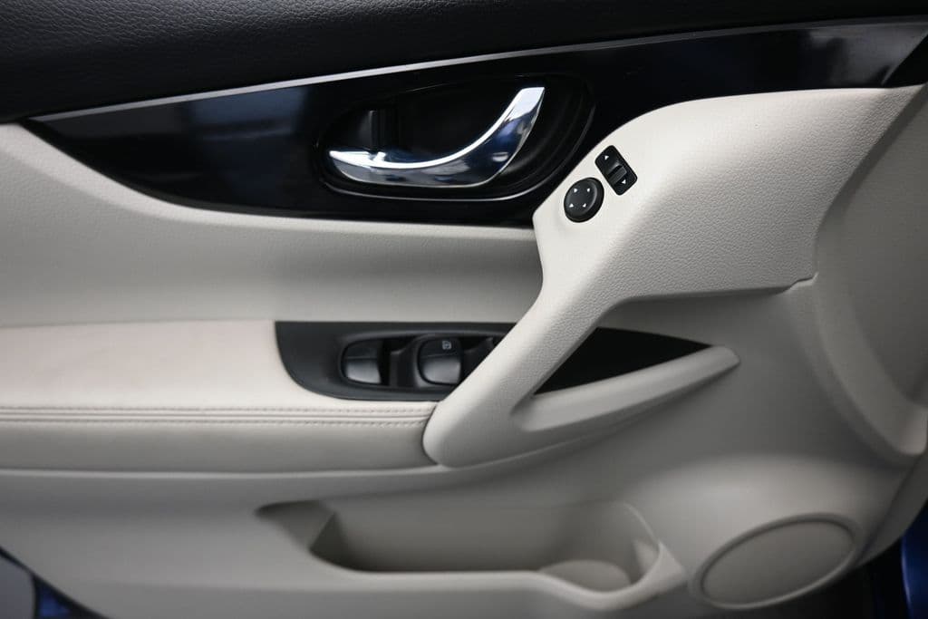 2022 Nissan Rogue Sport SL, photo 10 of 58