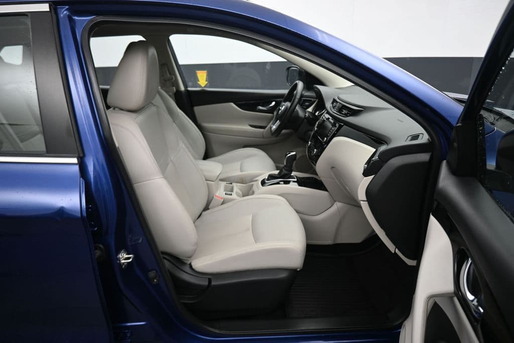 2022 Nissan Rogue Sport SL, photo 43 of 58