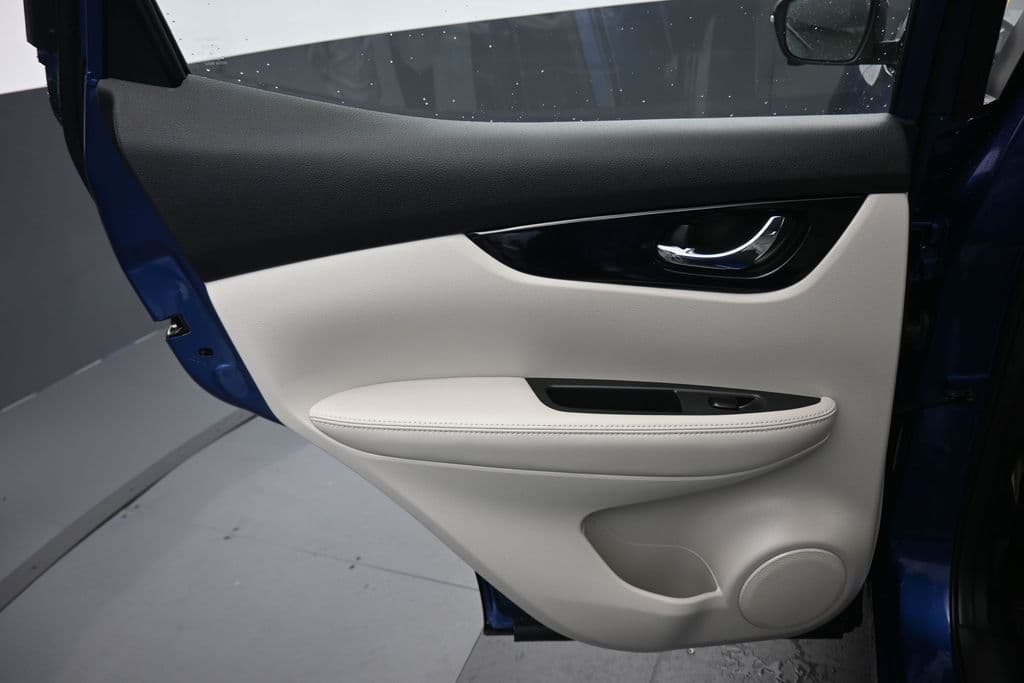 2022 Nissan Rogue Sport SL, photo 32 of 58