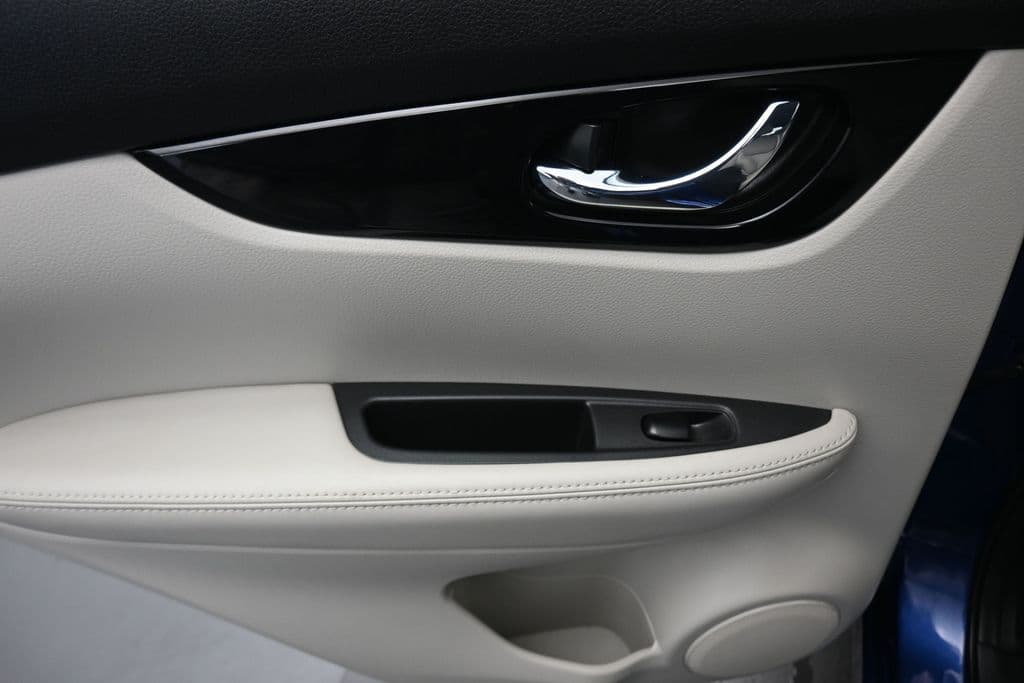 2022 Nissan Rogue Sport SL, photo 33 of 58