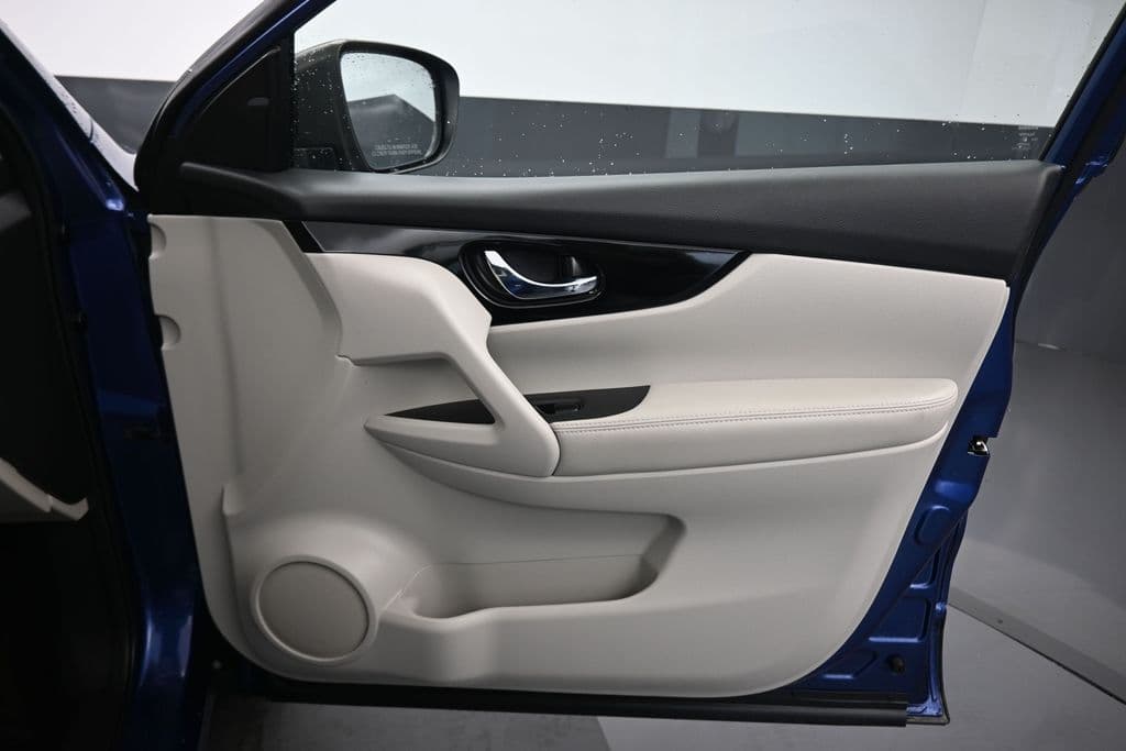 2022 Nissan Rogue Sport SL, photo 41 of 58