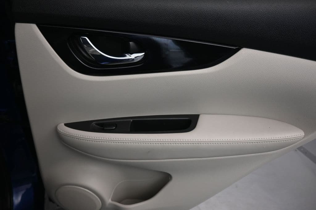 2022 Nissan Rogue Sport SL, photo 38 of 58