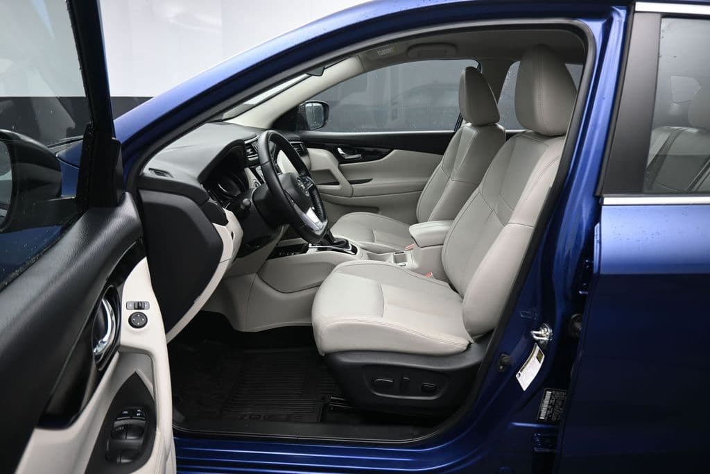 2022 Nissan Rogue Sport SL, photo 11 of 58