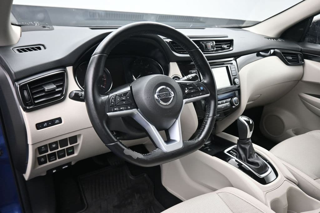 2022 Nissan Rogue Sport SL, photo 13 of 58