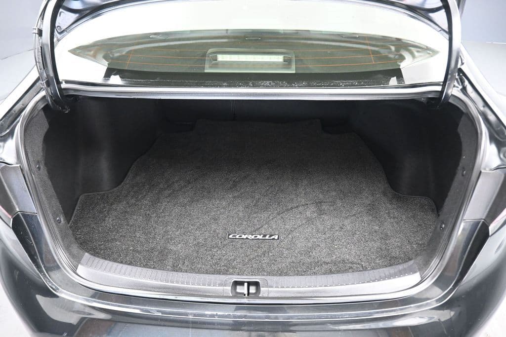 2021 Toyota Corolla LE, photo 41 of 55