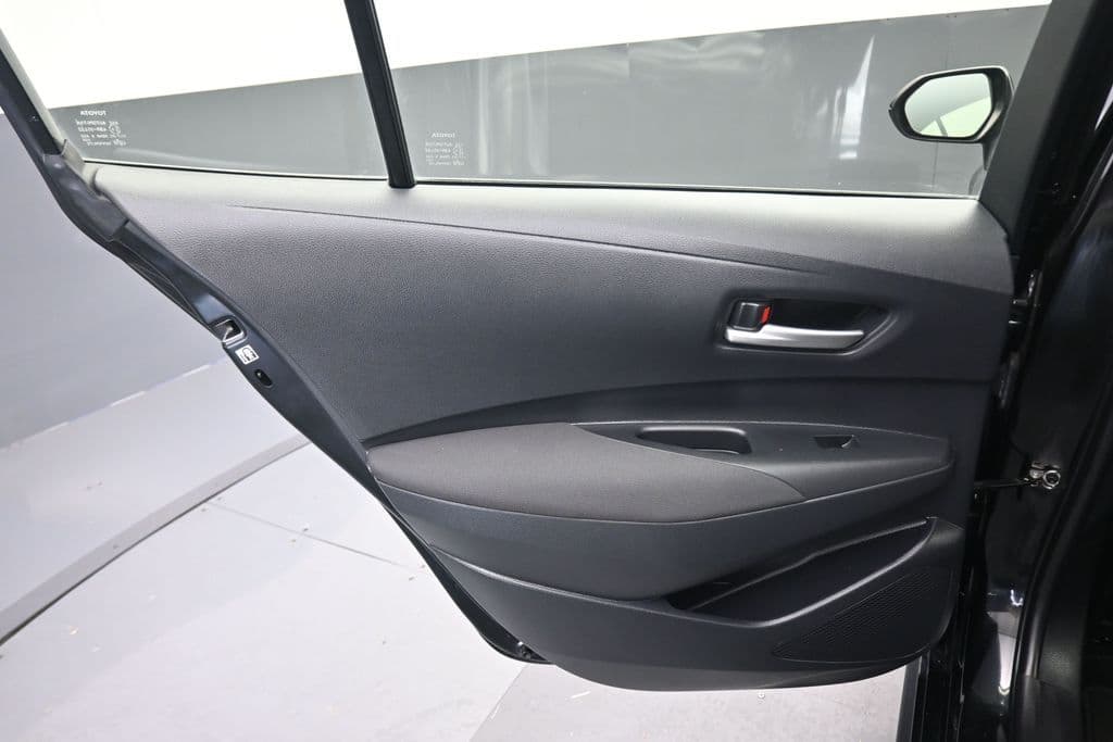 2021 Toyota Corolla LE, photo 28 of 55