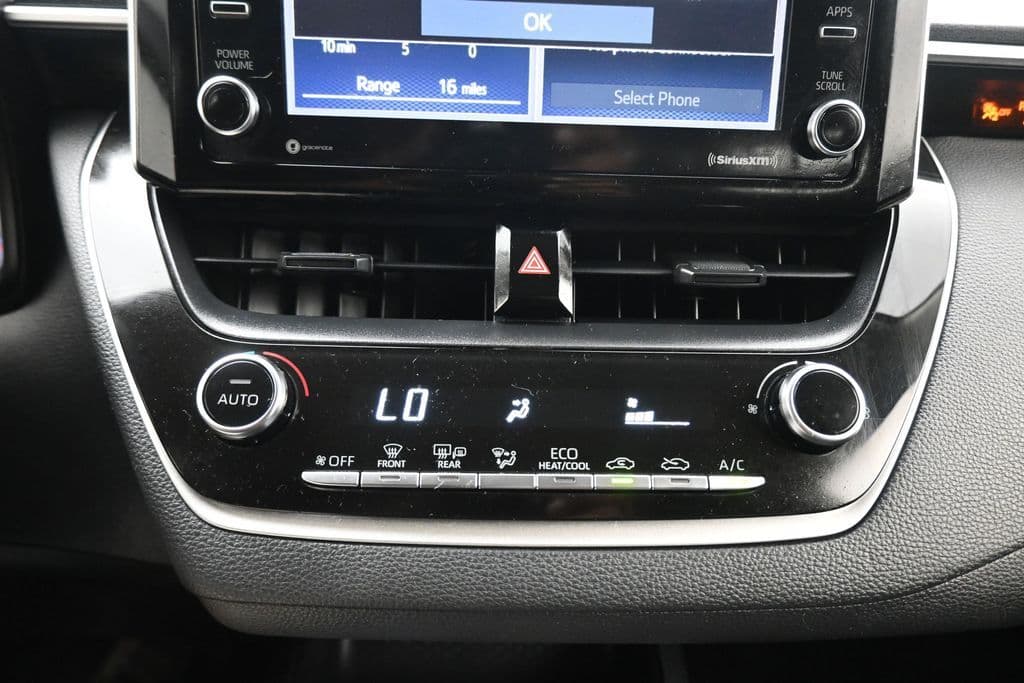 2021 Toyota Corolla LE, photo 19 of 55