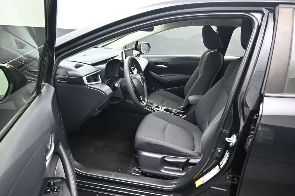 2021 Toyota Corolla LE, photo 11 of 55