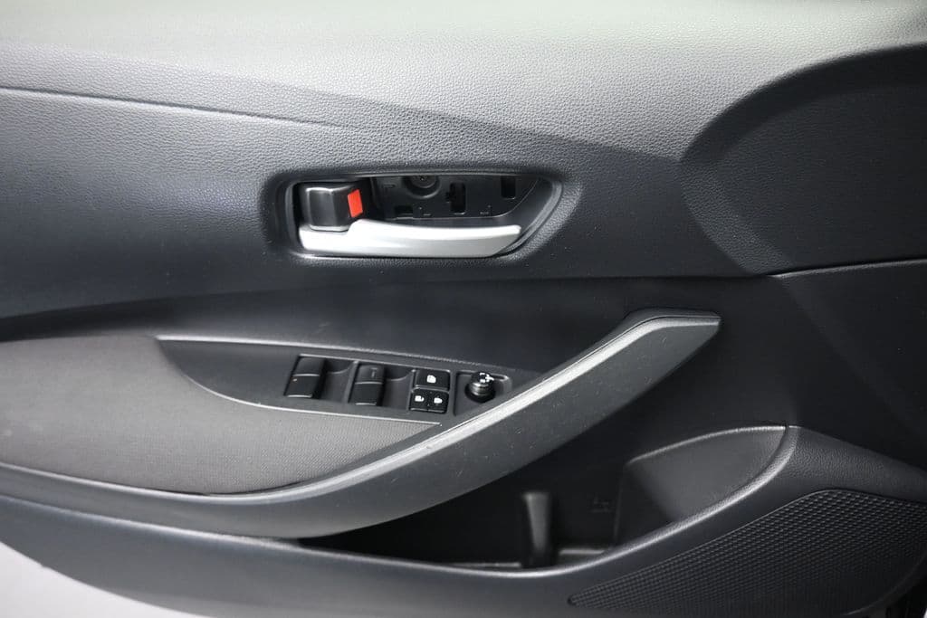 2021 Toyota Corolla LE, photo 10 of 55