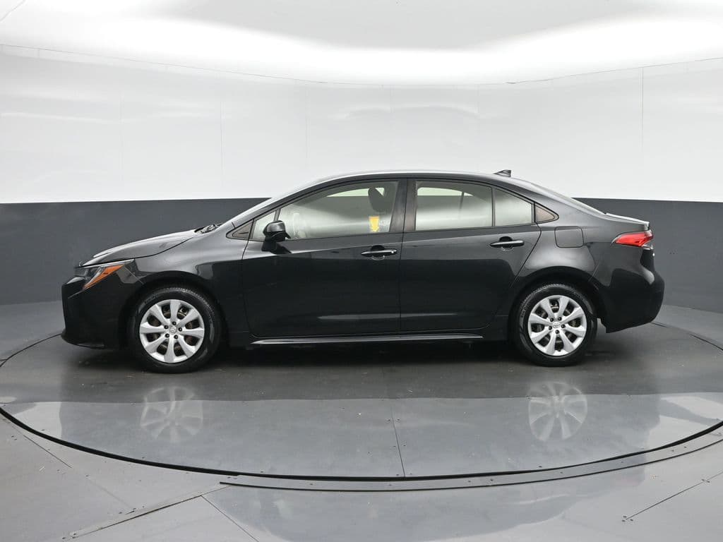 2021 Toyota Corolla LE, photo 4 of 55