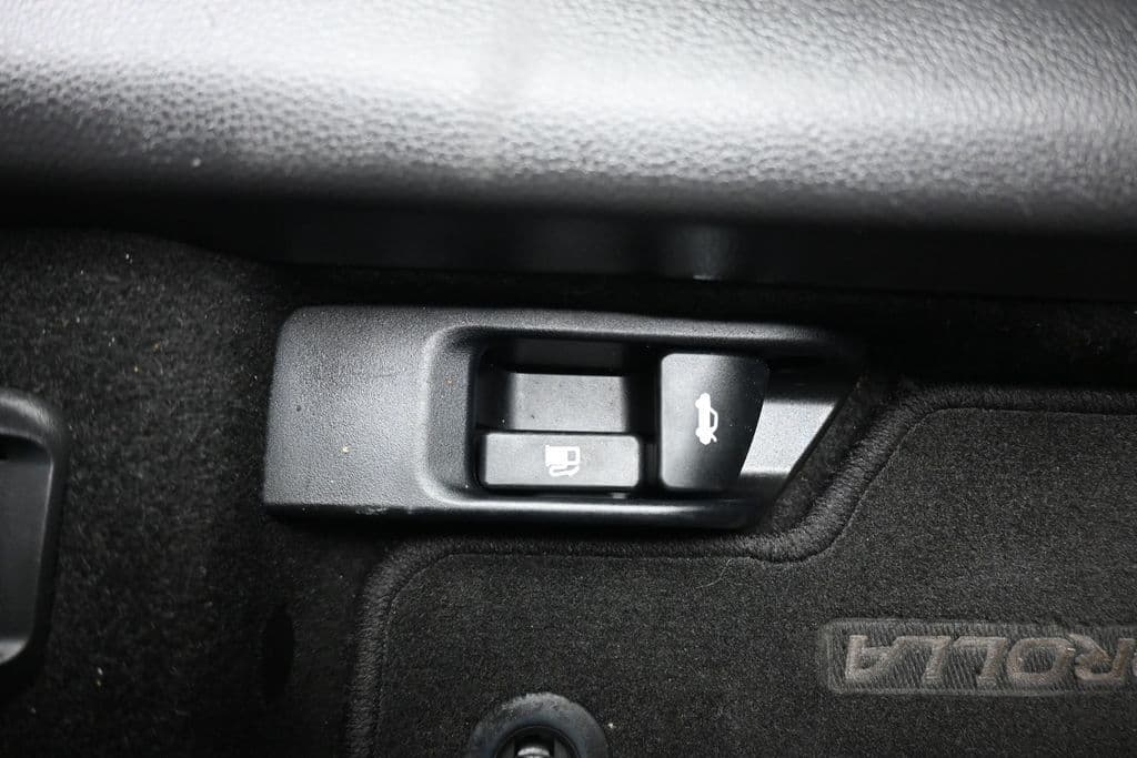 2021 Toyota Corolla LE, photo 26 of 55