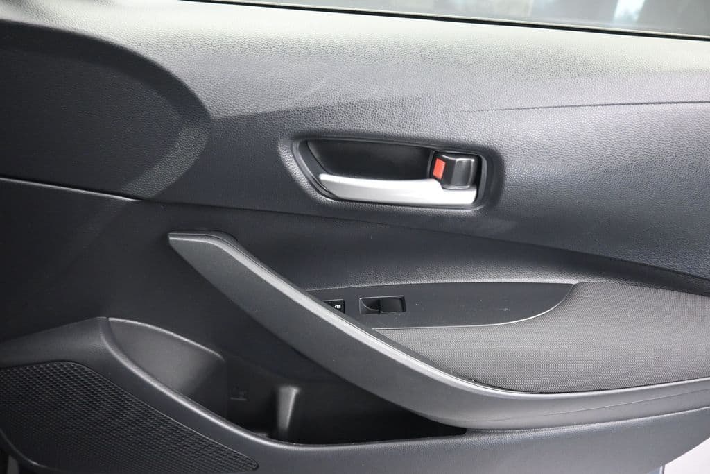 2021 Toyota Corolla LE, photo 38 of 55