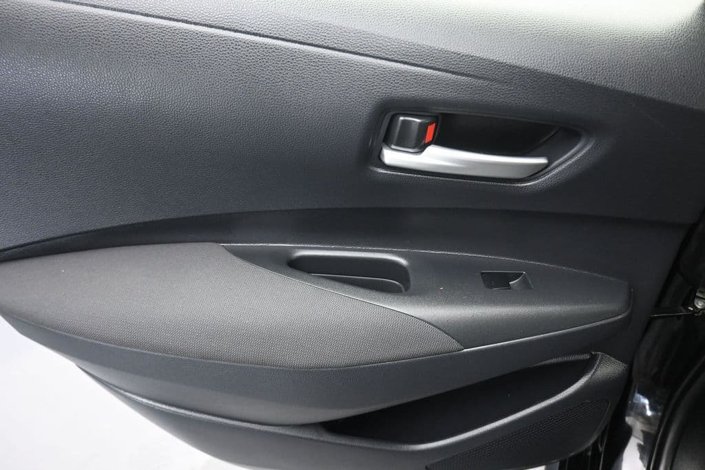 2021 Toyota Corolla LE, photo 29 of 55