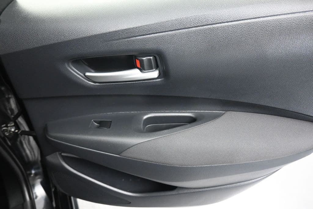 2021 Toyota Corolla LE, photo 34 of 55