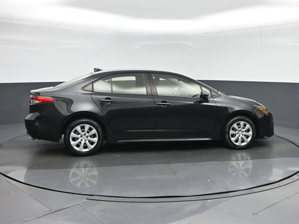 2021 Toyota Corolla LE, photo 8 of 55