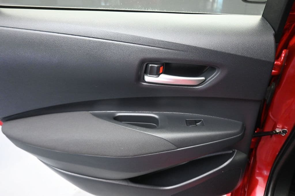 2021 Toyota Corolla LE, photo 29 of 55