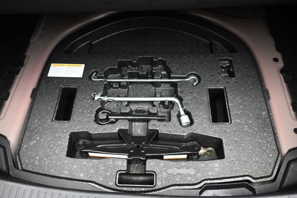 2021 Toyota Corolla LE, photo 42 of 55