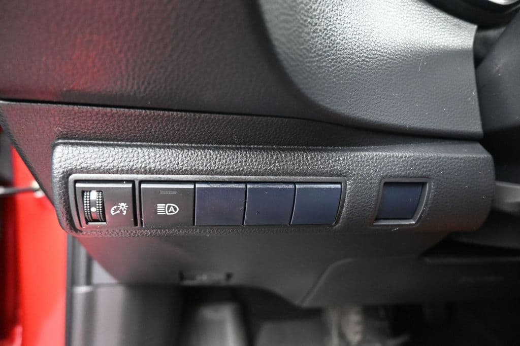 2021 Toyota Corolla LE, photo 25 of 55