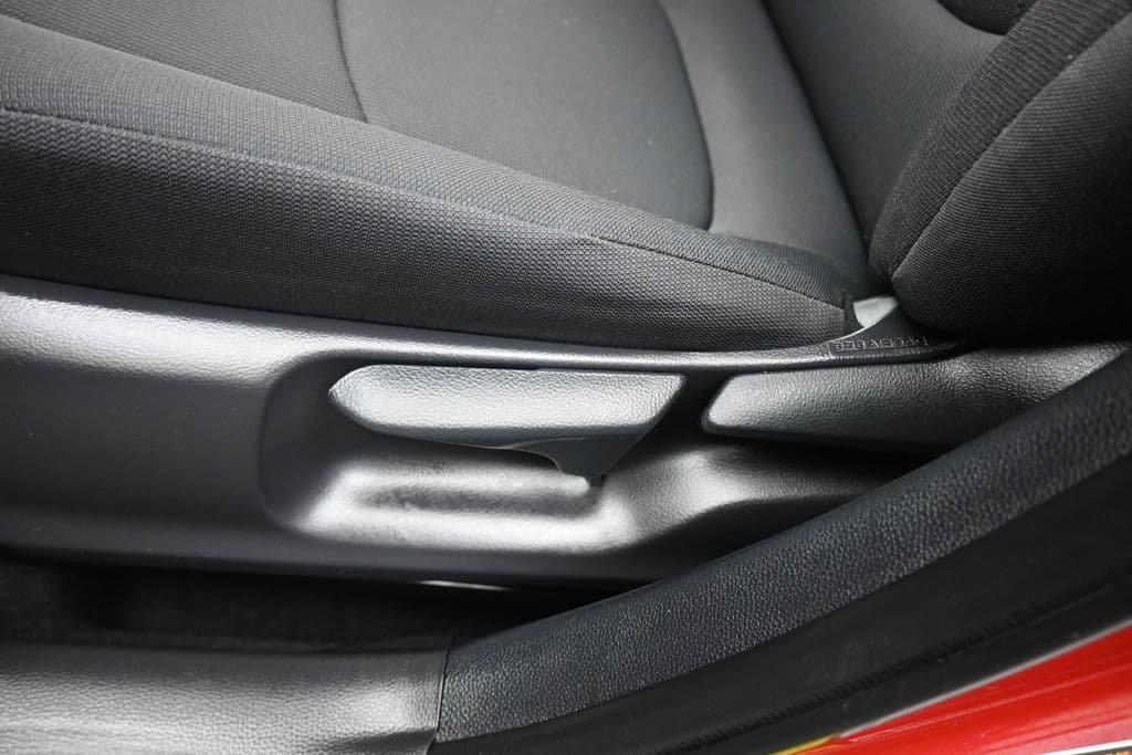 2021 Toyota Corolla LE, photo 12 of 55