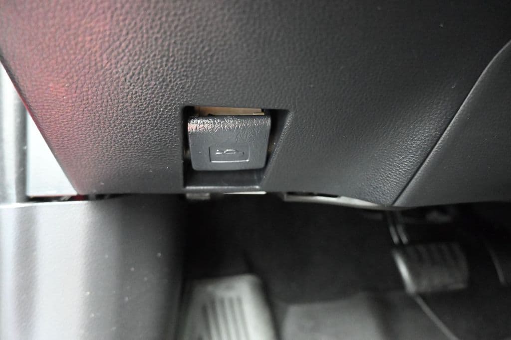 2021 Toyota Corolla LE, photo 26 of 55