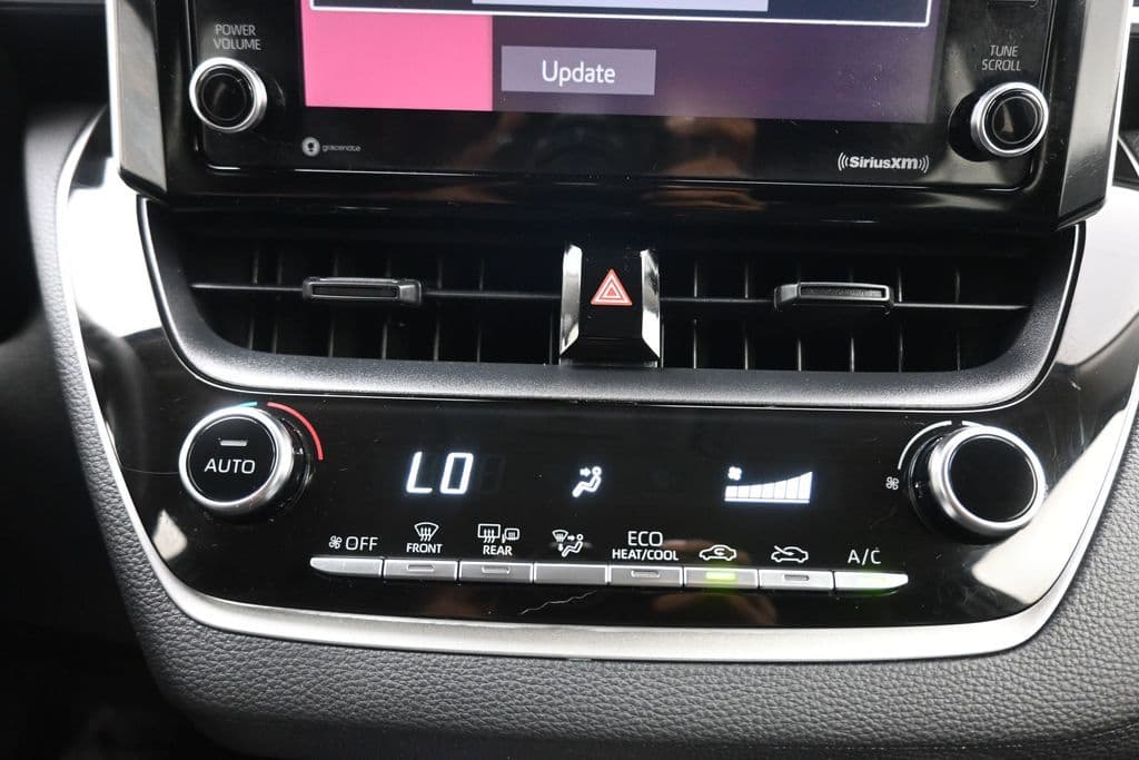 2021 Toyota Corolla LE, photo 20 of 55
