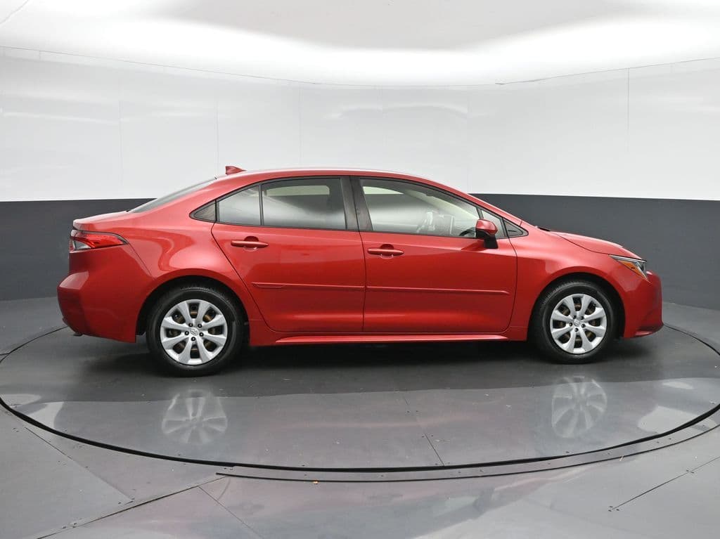 2021 Toyota Corolla LE, photo 8 of 55
