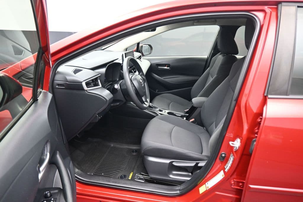 2021 Toyota Corolla LE, photo 11 of 55