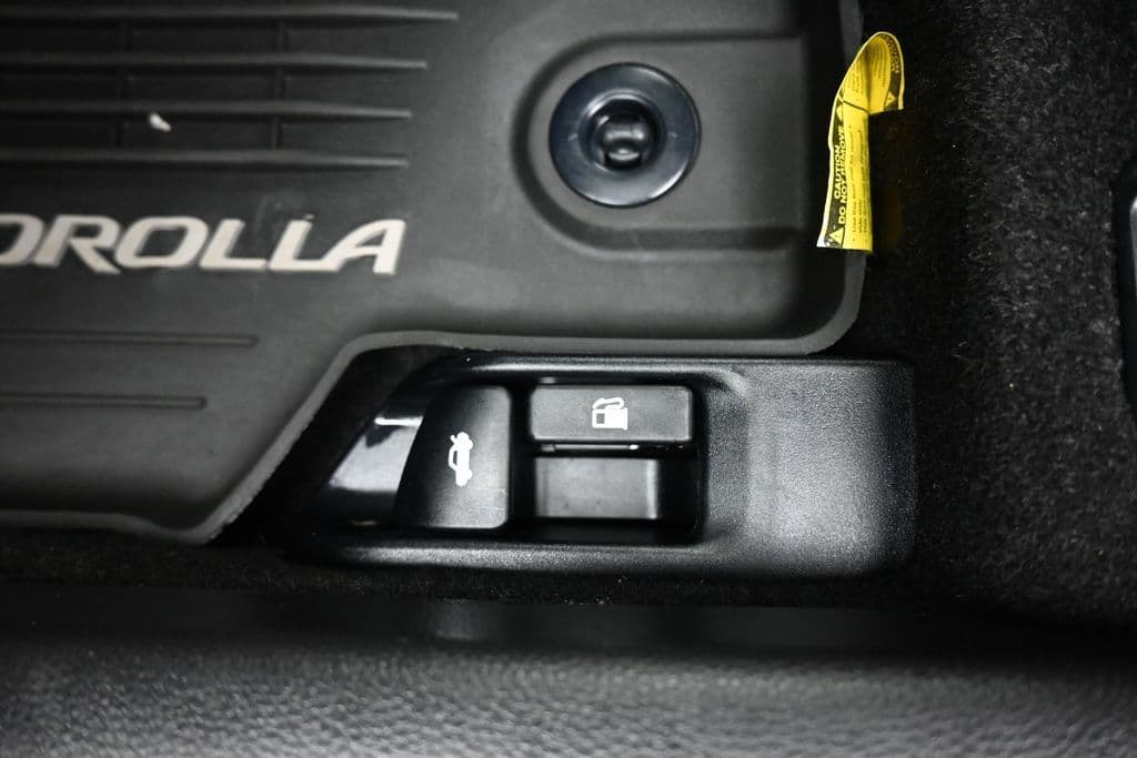 2021 Toyota Corolla LE, photo 13 of 55