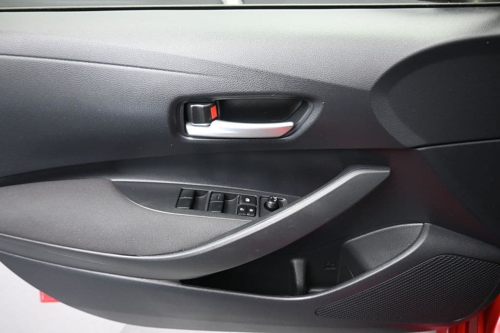 2021 Toyota Corolla LE, photo 10 of 55