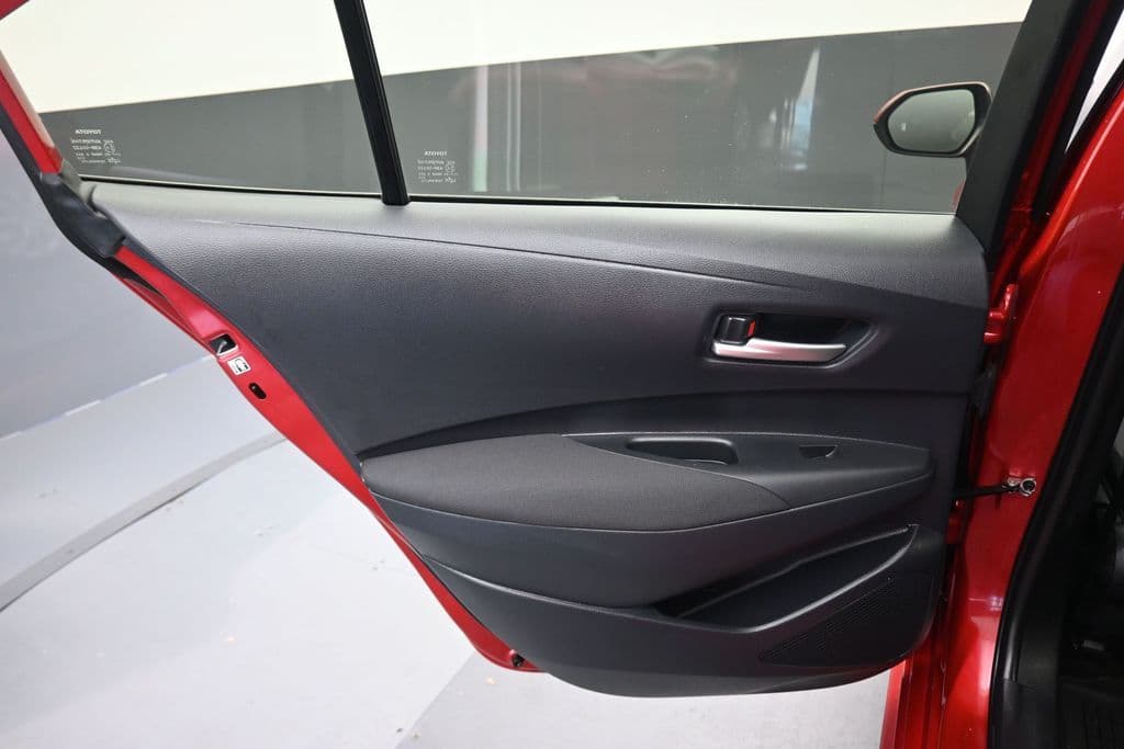 2021 Toyota Corolla LE, photo 28 of 55