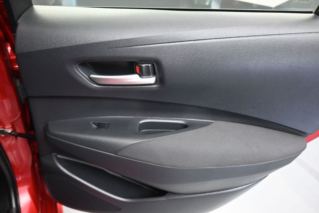 2021 Toyota Corolla LE, photo 34 of 55