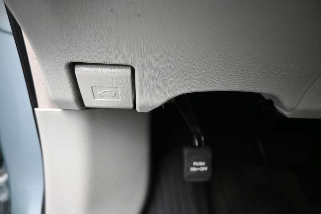 2012 Toyota Prius Four, photo 25 of 51