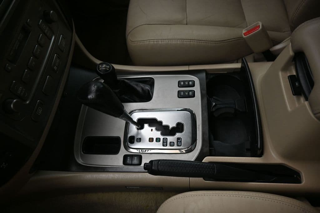2004 Toyota Land Cruiser Base, photo 22 of 57