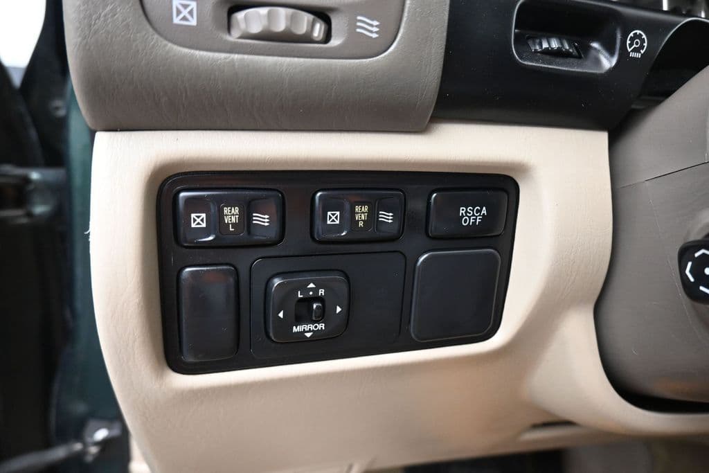 2004 Toyota Land Cruiser Base, photo 25 of 57