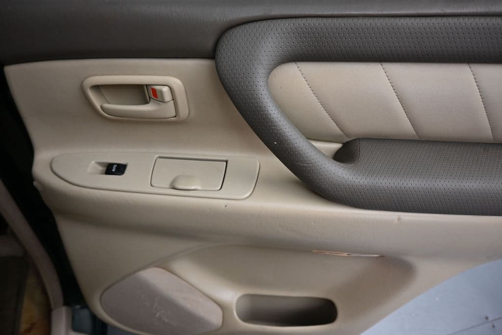 2004 Toyota Land Cruiser Base, photo 34 of 57