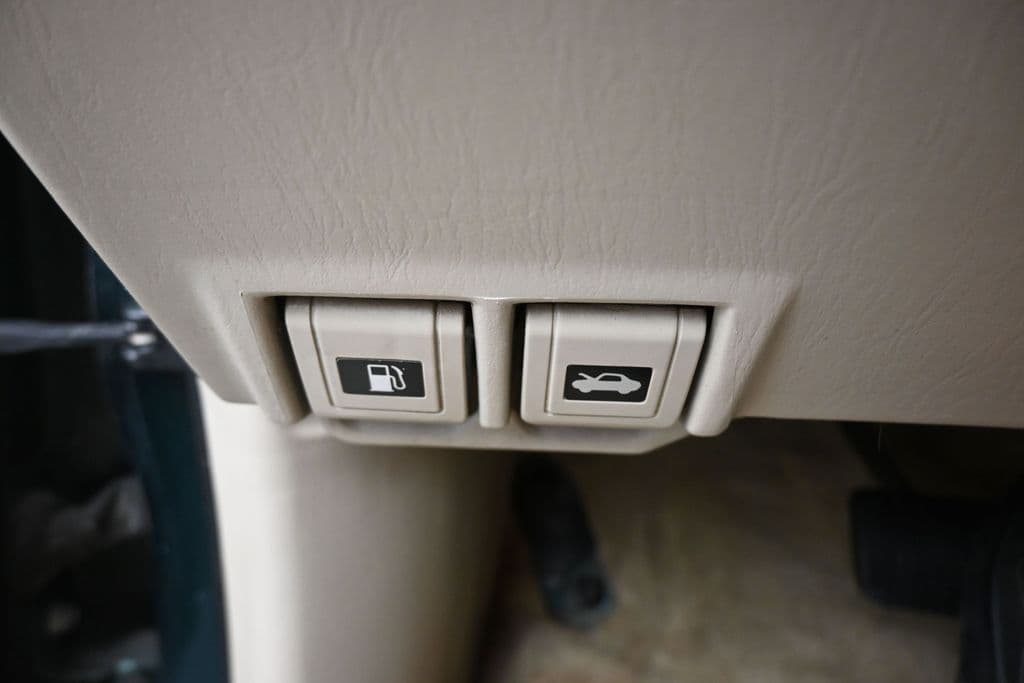 2004 Toyota Land Cruiser Base, photo 26 of 57