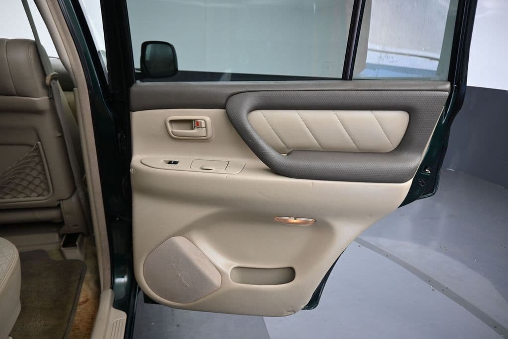 2004 Toyota Land Cruiser Base, photo 33 of 57